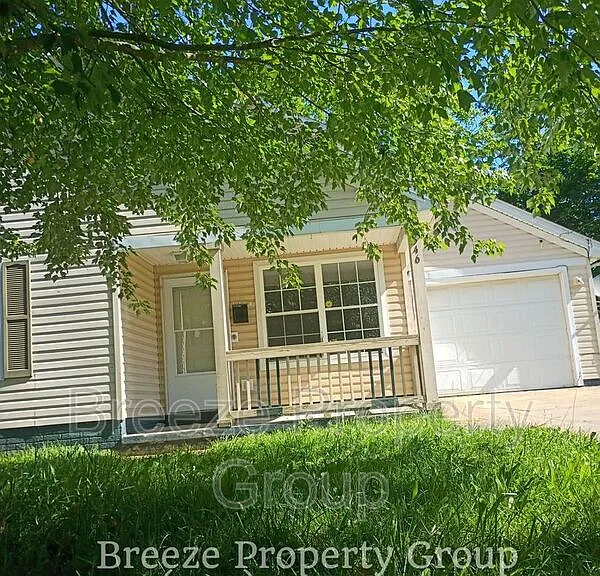 546 Breaden St — Photo 15