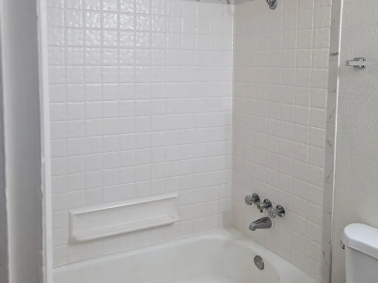 2855 Front 2865 St NE — Photo 30
