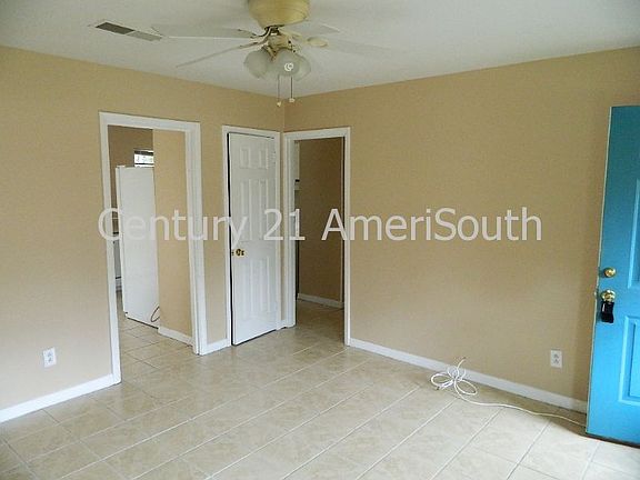 3rd image of 920 Blue Springs Dr