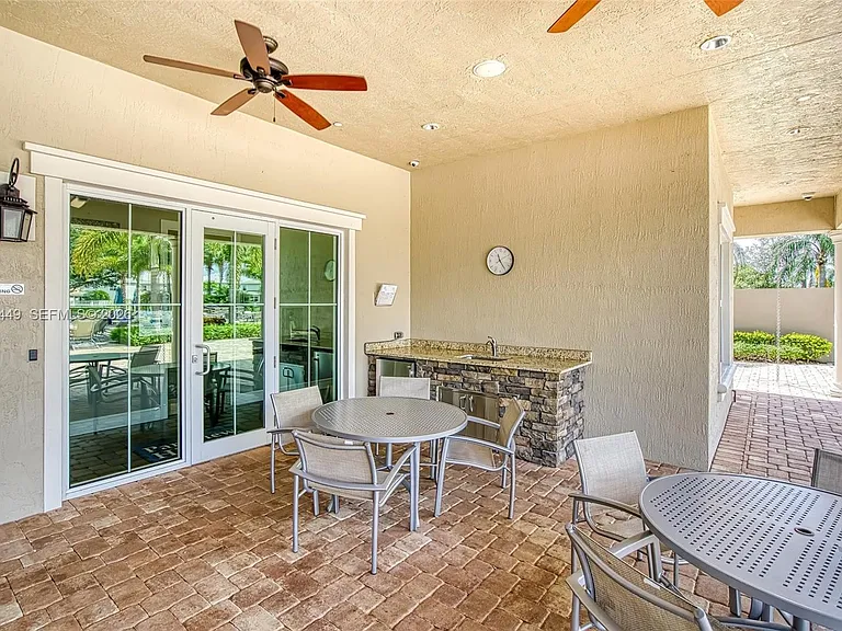 5060 Eucalyptus Dr #2 — Photo 32