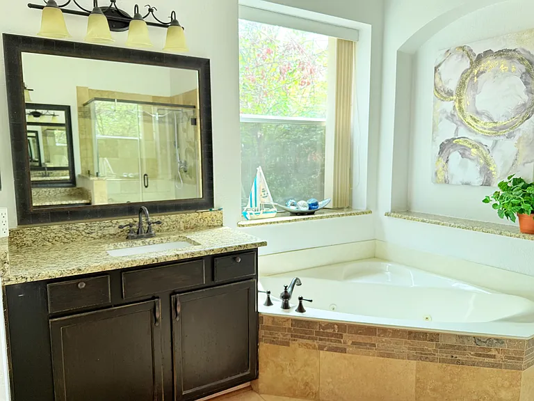 525 Abbey Ct — Photo 13
