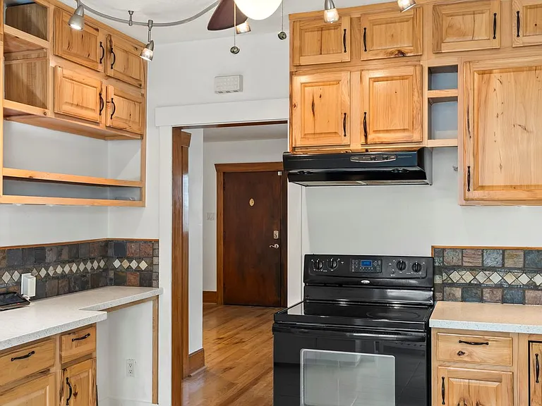 668 E Bryan Ave — Photo 6