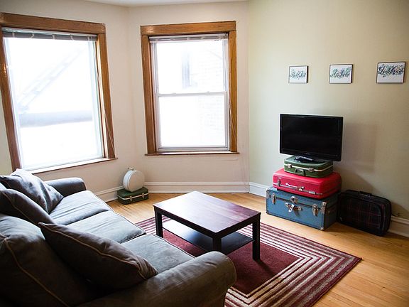 3rd image of 3007 W Lyndale St APT 1