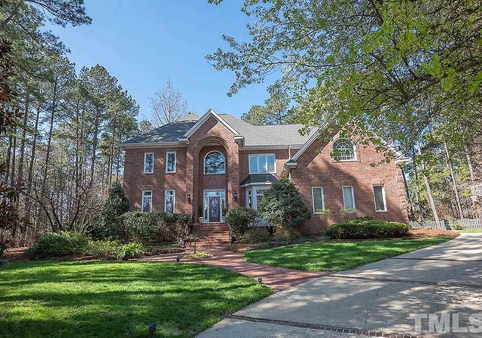 1st image of 104 Crowther Ct