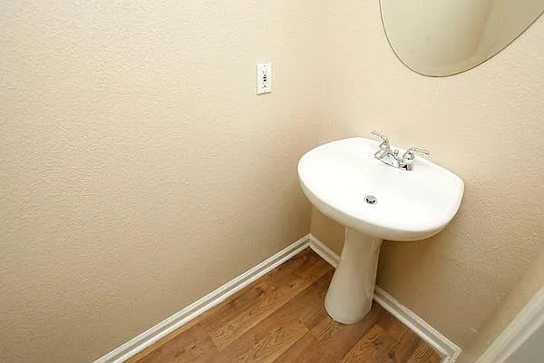 1719 Sylvan Dr #B — Photo 9