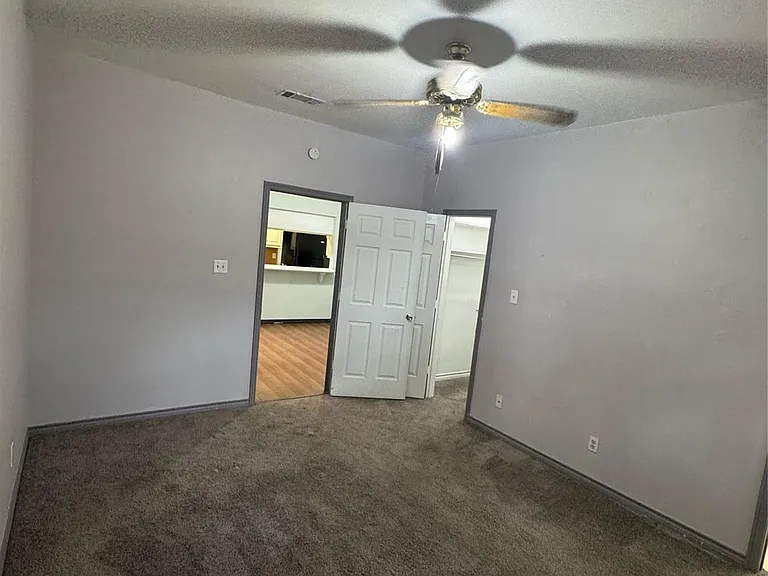 201 E Windsor Dr — Photo 16