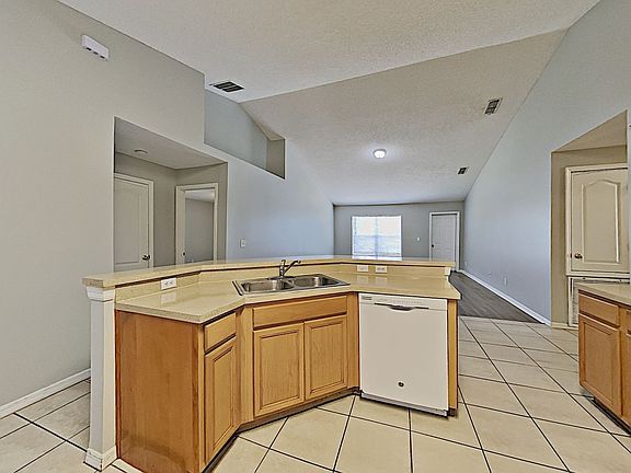 5th image of 713 Pasteur Ln