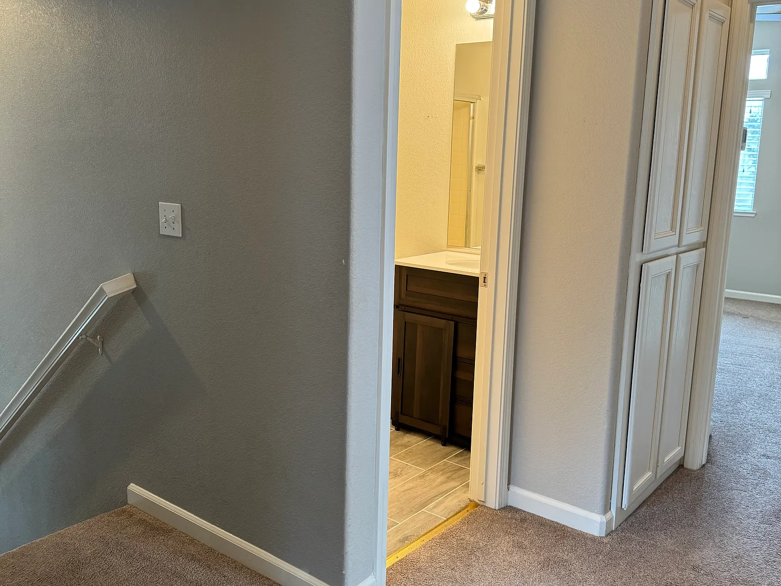4 bed, 1987 sqft, $3,095 — Photo 2