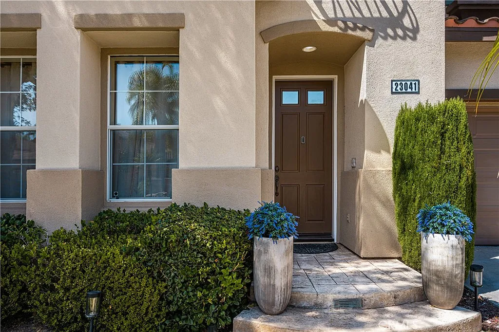 3 bed, 2.5 bath, 2679 sqft, $6,100 — Photo 4