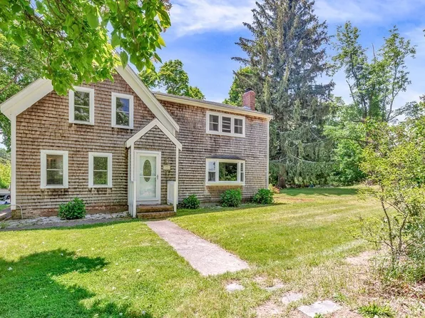 267 School St, Pembroke, MA 02359