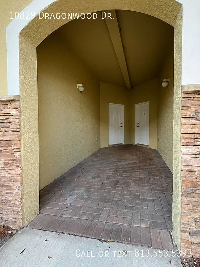 3BR/2.5BA Townhome in Gated New Tampa Community w/ Pool & Gym Internet Included! — Photo 2