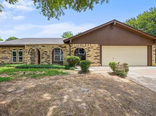 1011 Walnut Pl, Mansfield, TX 76063