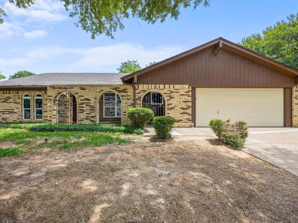 1011 Walnut Pl, Mansfield, TX 76063