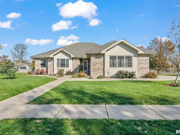 2301 Halifax Dr, Chatham, IL 62629