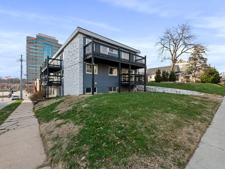 4544 Summit St — Photo 9