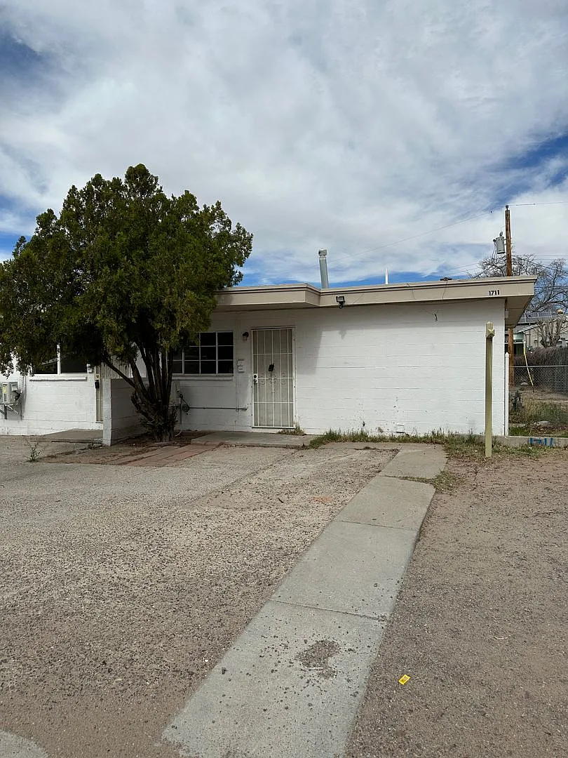 Great 1 Bed 1 Bath located near NMSU — Photo 1