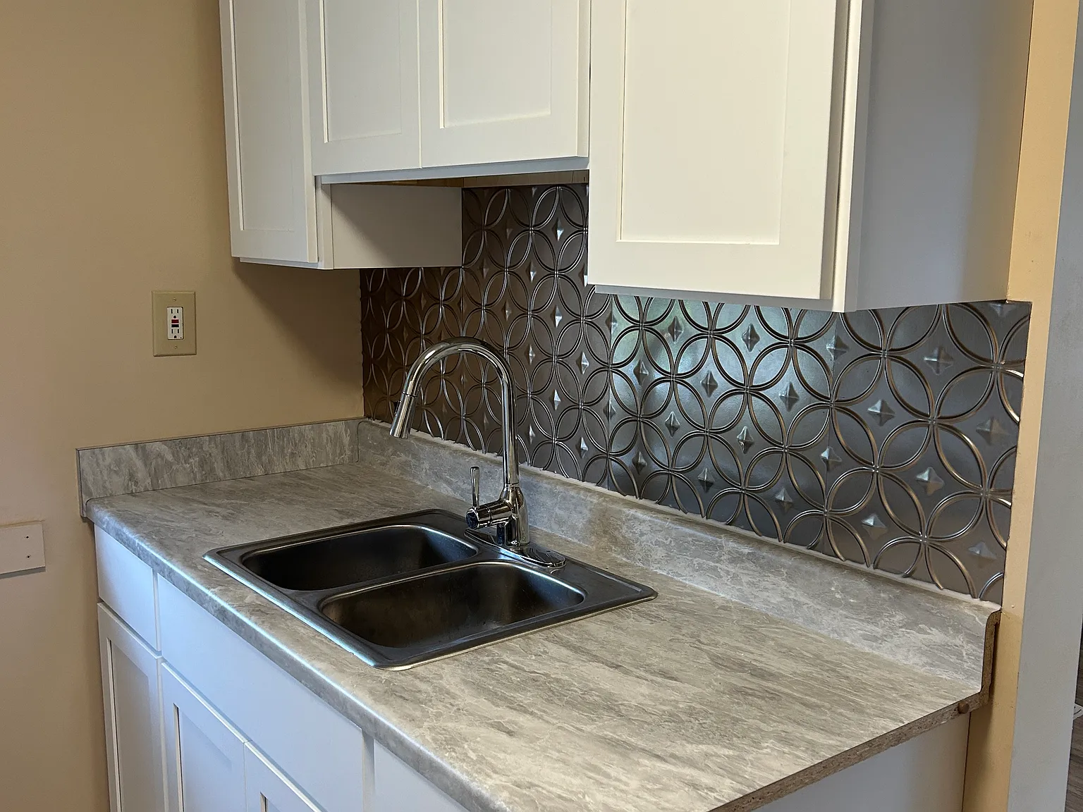 1 bed, 850 sqft, $1,150 — Photo 4
