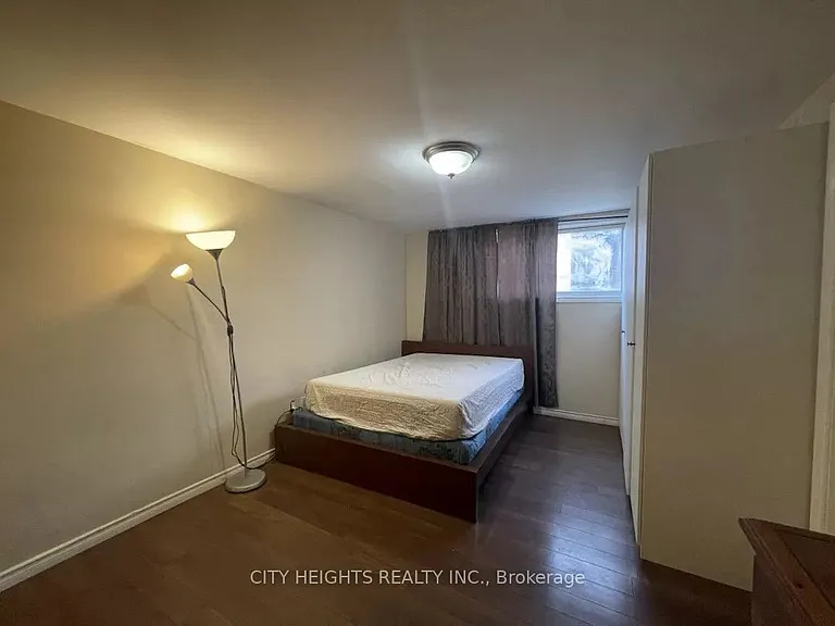 176 Fennell Ave E — Photo 9