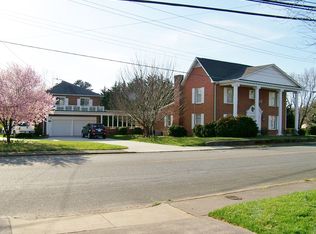 524 W Main St, Pilot Mountain, NC 27041