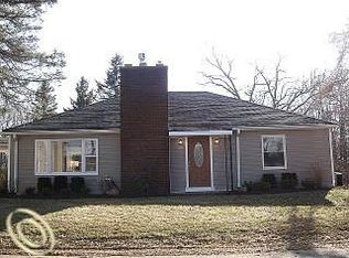 6029 Rolton Ct, Waterford, MI 48329