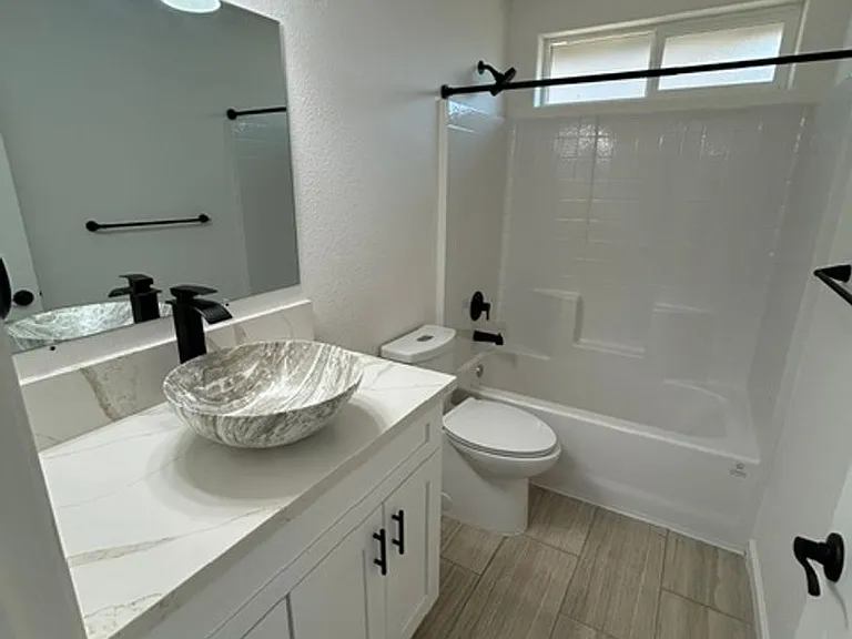 820 N Cypress St — Photo 17