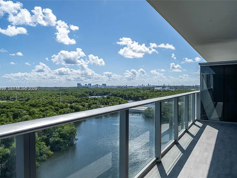 16385 Biscayne Blvd #1120 — Photo 13