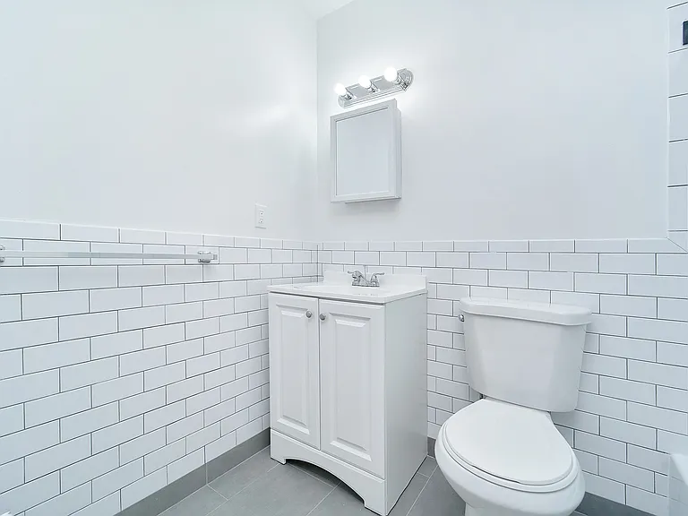 150 Manhattan Ave #3B — Photo 3