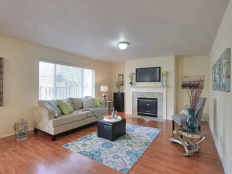 739 NE 61st Ct — Photo 3