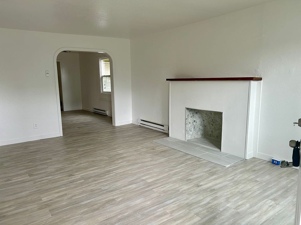 1st image of 1020 W Heron St