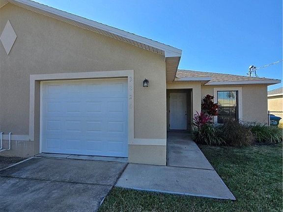 3rd image of 3820/3822 SW 16th Pl