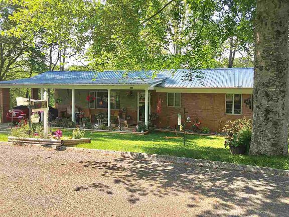 5th image of 867 Dalton Cir