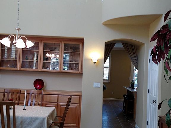 2nd image of 975 Jasmine Hollow Dr