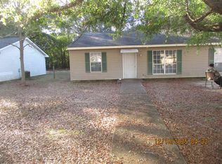 1121B University St, Albany, GA 31707
