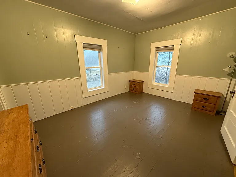 546 Barclay St — Photo 13