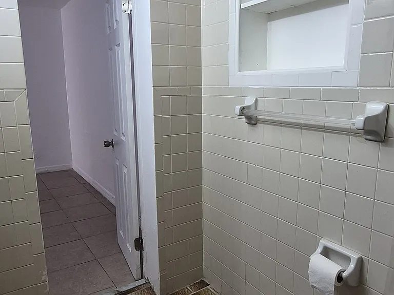 17152 NE 3rd Ct — Photo 11