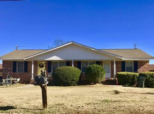 211 Meadowridge Dr, Warner Robins, GA 31093