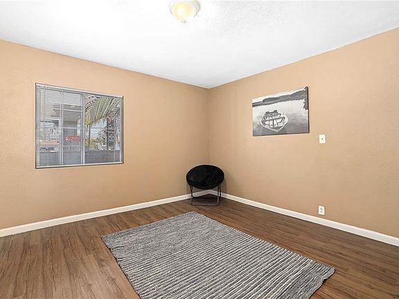 4th image of 4247 Floral Dr
