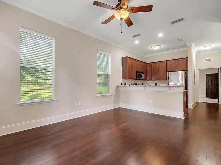 380 E Bradford Rd — Photo 3