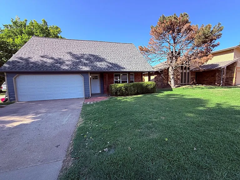 137 E K Pl — Photo 2