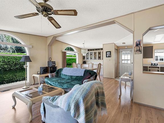 4th image of 385 Lake Park Rd