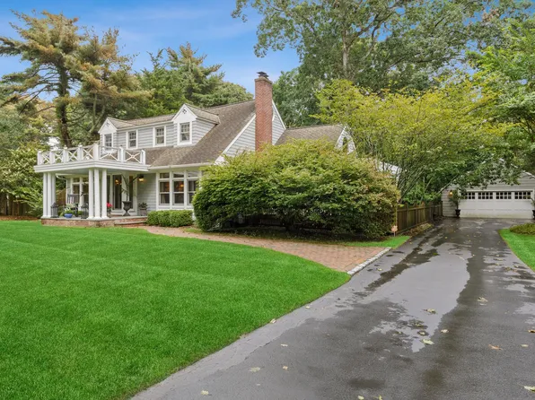 241 Durkee Ln, East Patchogue, NY 11772