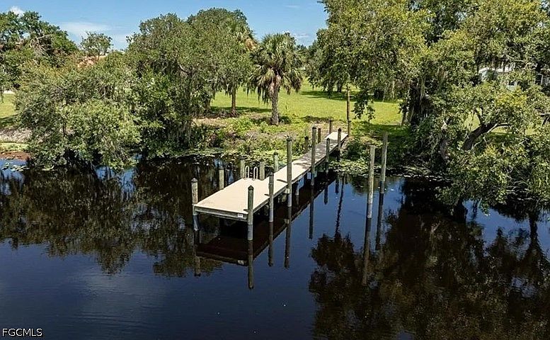 1st image of 16520 Oakview Cir