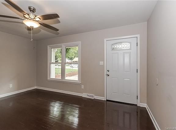 3rd image of 3311 Lochway Ln