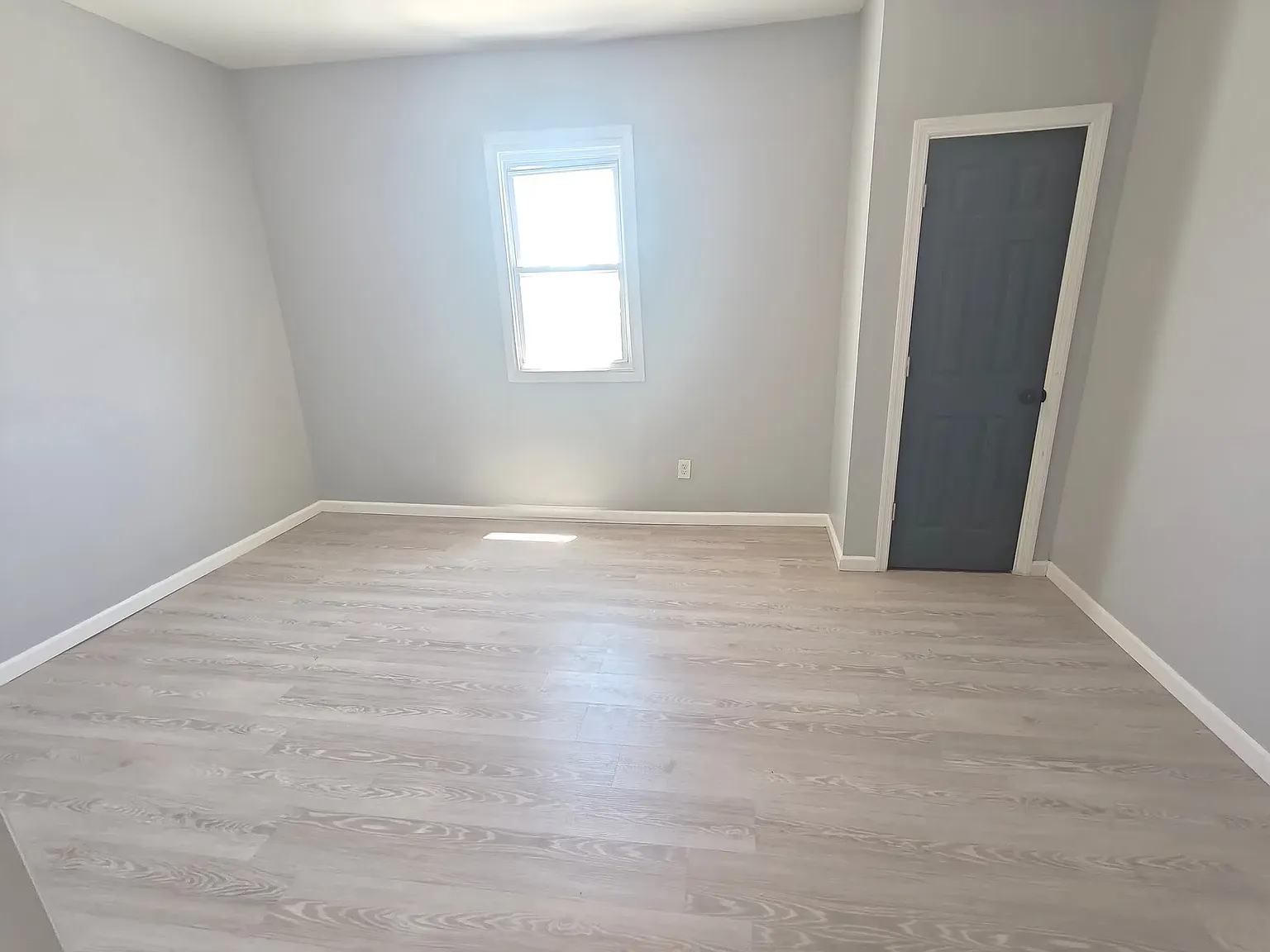 319 Colt St, Irvington — Photo 2