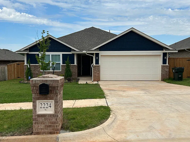 2224 Norwood Dr — Photo 1