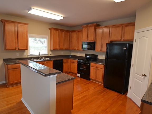 4th image of 3615 Long Lake Dr