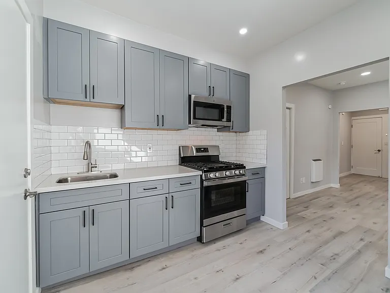 429 Linden St #429 — Photo 1