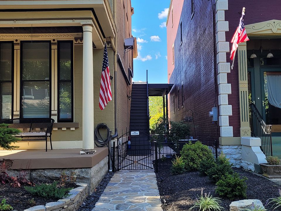 Private entrance to 2nd floor unit.
