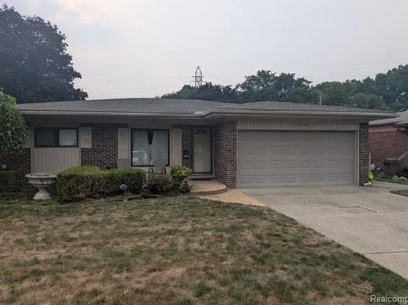35209 Cathedral Dr, Sterling Heights, MI 48312