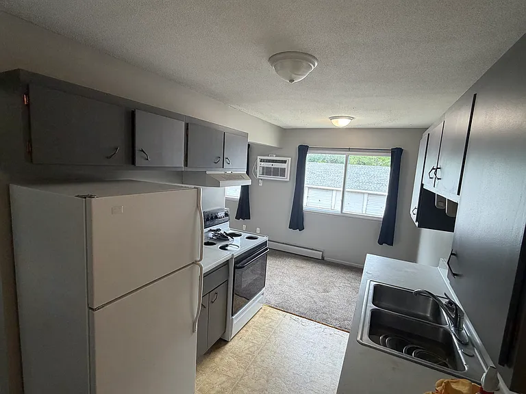 5910 W Broadway Ave — Photo 7